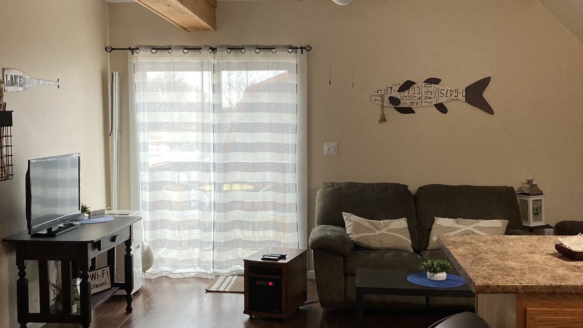 Brier Hill Apartment | Come to The Lake House Loft for a relaxing visit!n