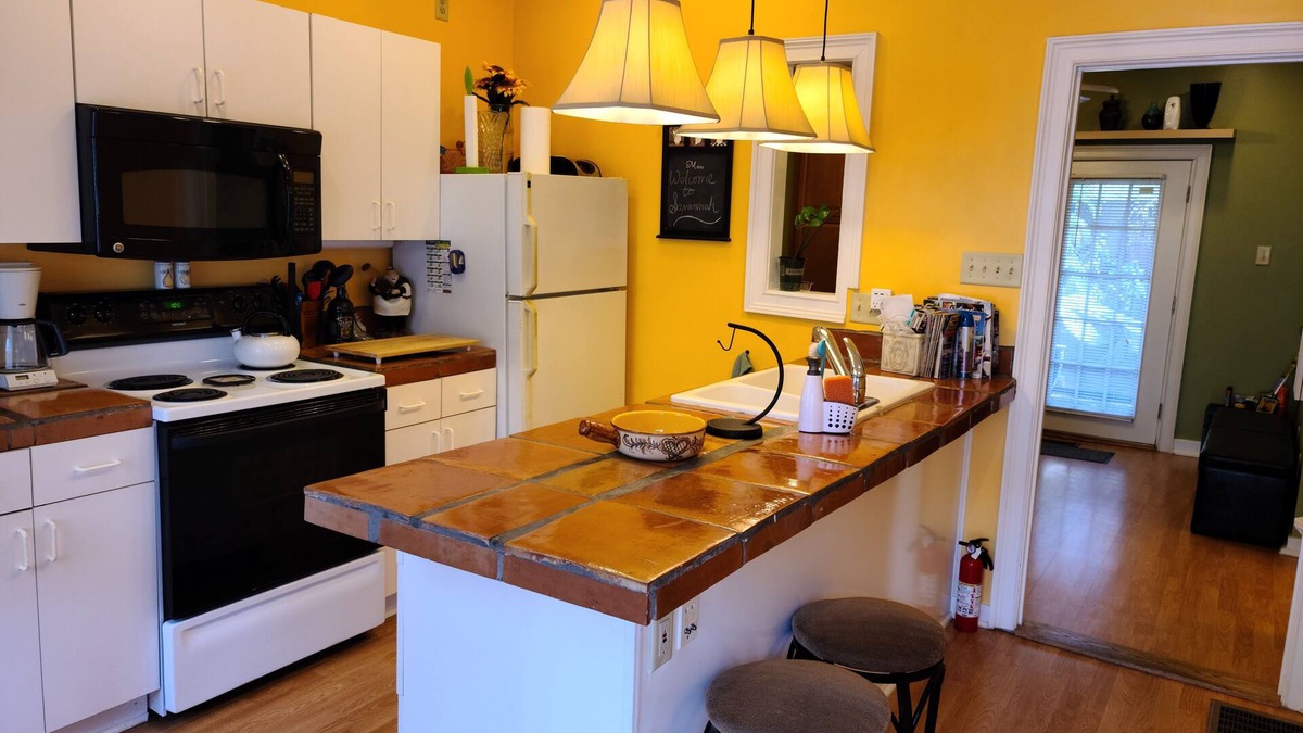 Thomas Square Apartment | Come Visit Us In Savannah.STUDIO for 2