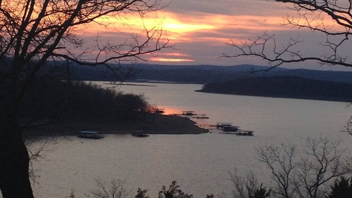 Gamaliel Cabin | Come Watch An Amazing Sunset On Lake Norfork, And Make Lifetime Memories