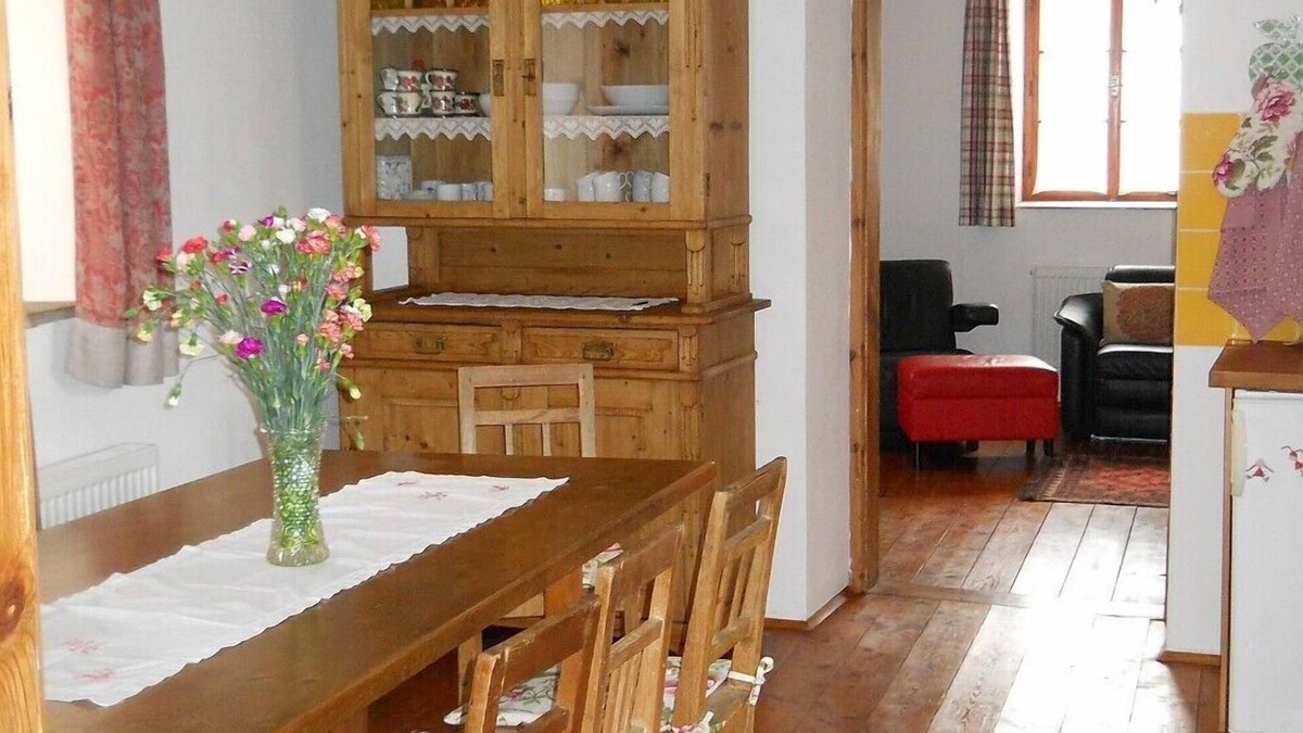 Horn House | Come with friends and enjoy the peace and quiet that our house radiates.