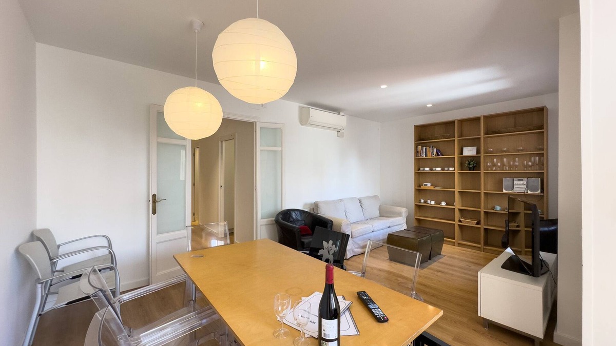 Sants Apartment | Comfy 4 bedroom apartment minutes from the city center