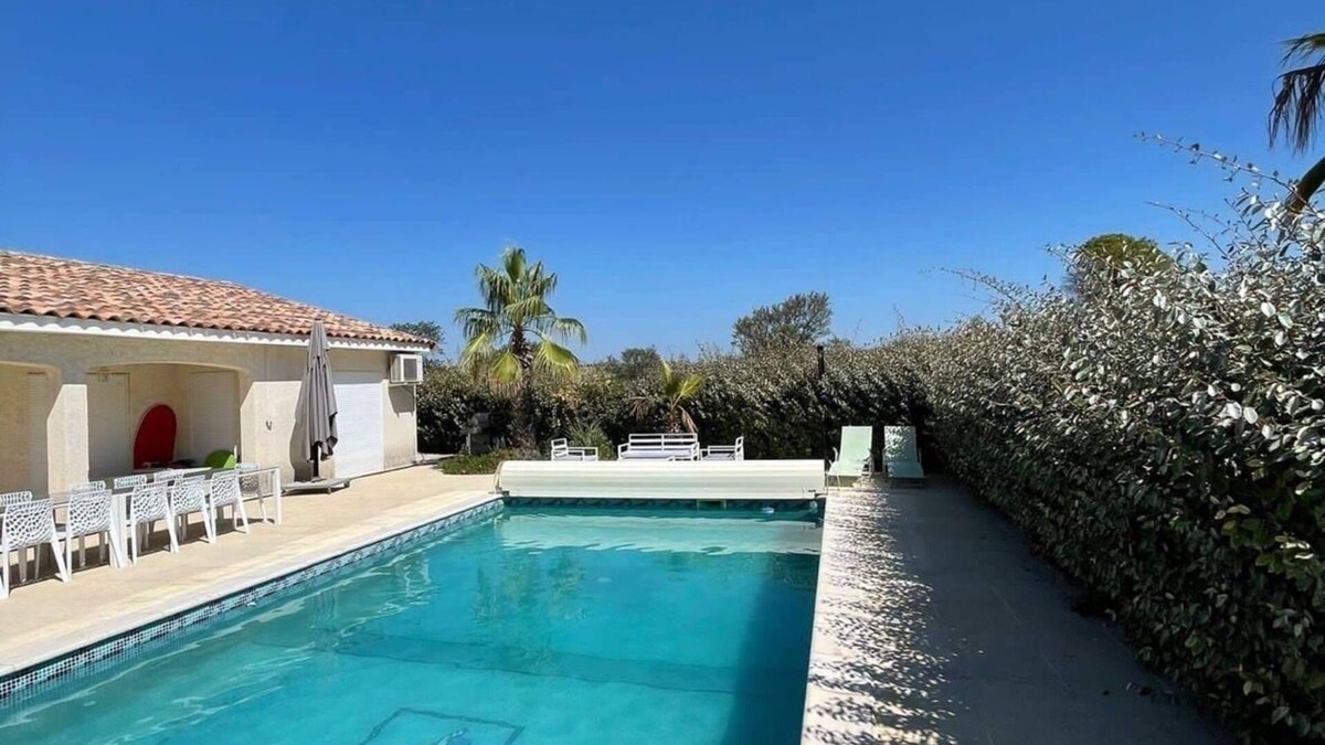 Saint-Genies-de-Fontedit Villa | Comfortable villa for vacations with family or friends.