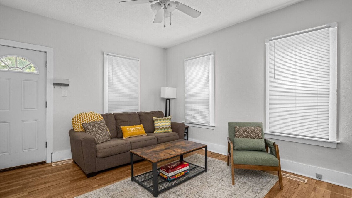 Moline House | Comfort 1 BR Home 5min to DT Moline + Fully Fenced