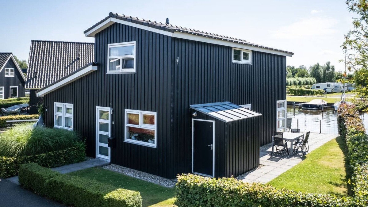 Terherne House | Comfort 4-6-person bungalow in the holiday park Landal Oan 'e Poel