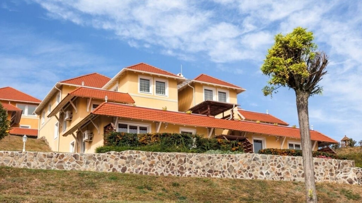 Dunaszentmiklos Apartment | Comfort 6-person terrace apartment in the holiday park Landal Residence Duna