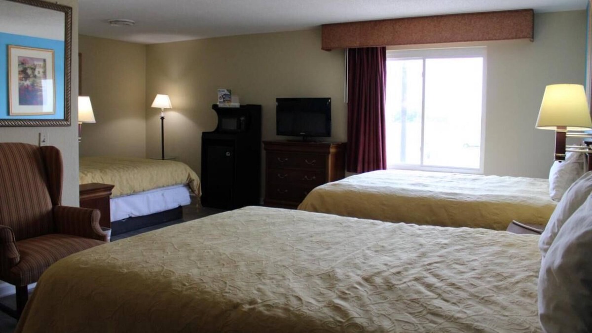 Mount Vernon House | Comfort and Convenience! 3 Affordable Units, Free Parking, Near Riverbend Park