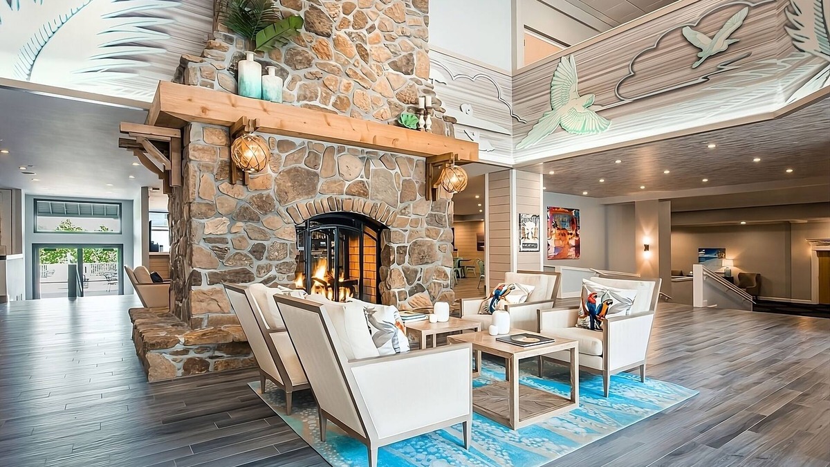 Osage Beach Hotel | Comfort and Convenience! Free Parking, Pool, Near Main Street Music Hall