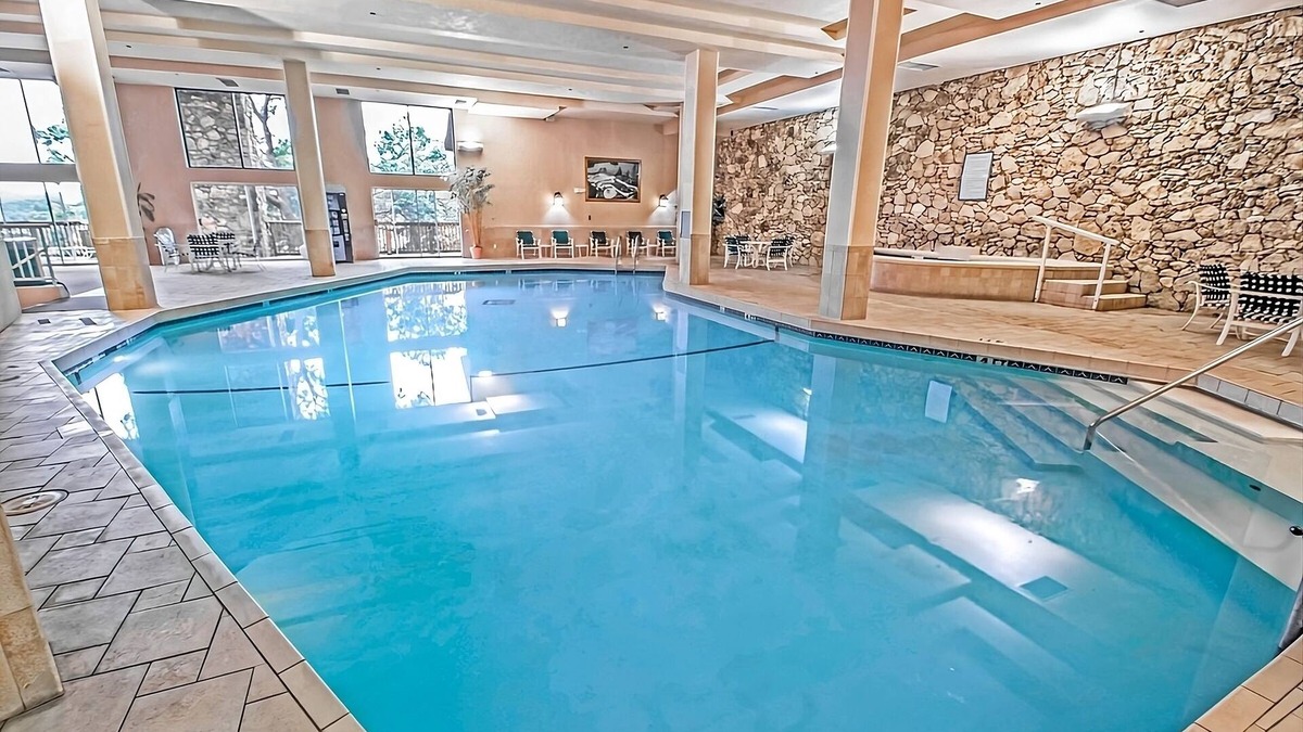 Osage Beach Hotel | Comfort and Convenience! Onsite Pool, Free Parking, Near Lake of the Ozarks