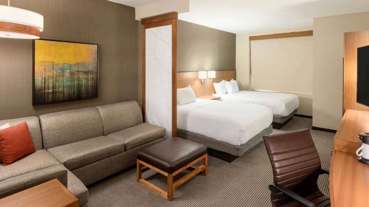 Greenville Downtown Hotel | Comfort and Convenience in Downtown Greenville! 3 Large Units, Pet Friendly!