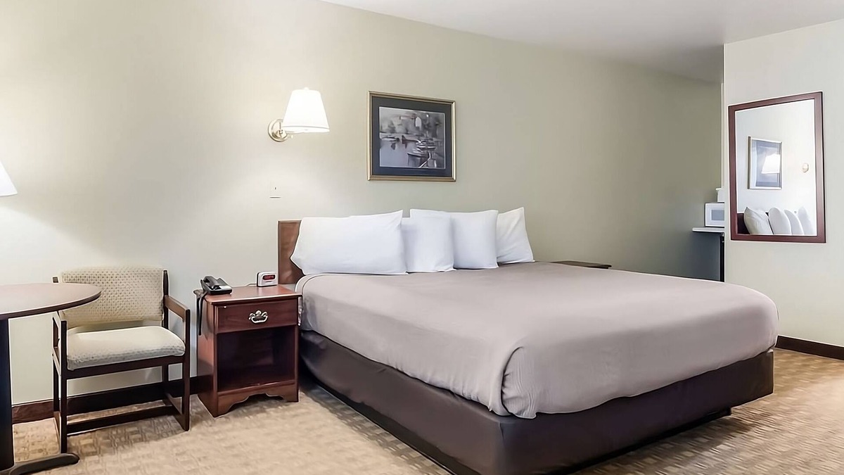 Aberdeen Resort | Comfort and Convenience in GuestHouse Montesano! Free Parking, Pet-friendly