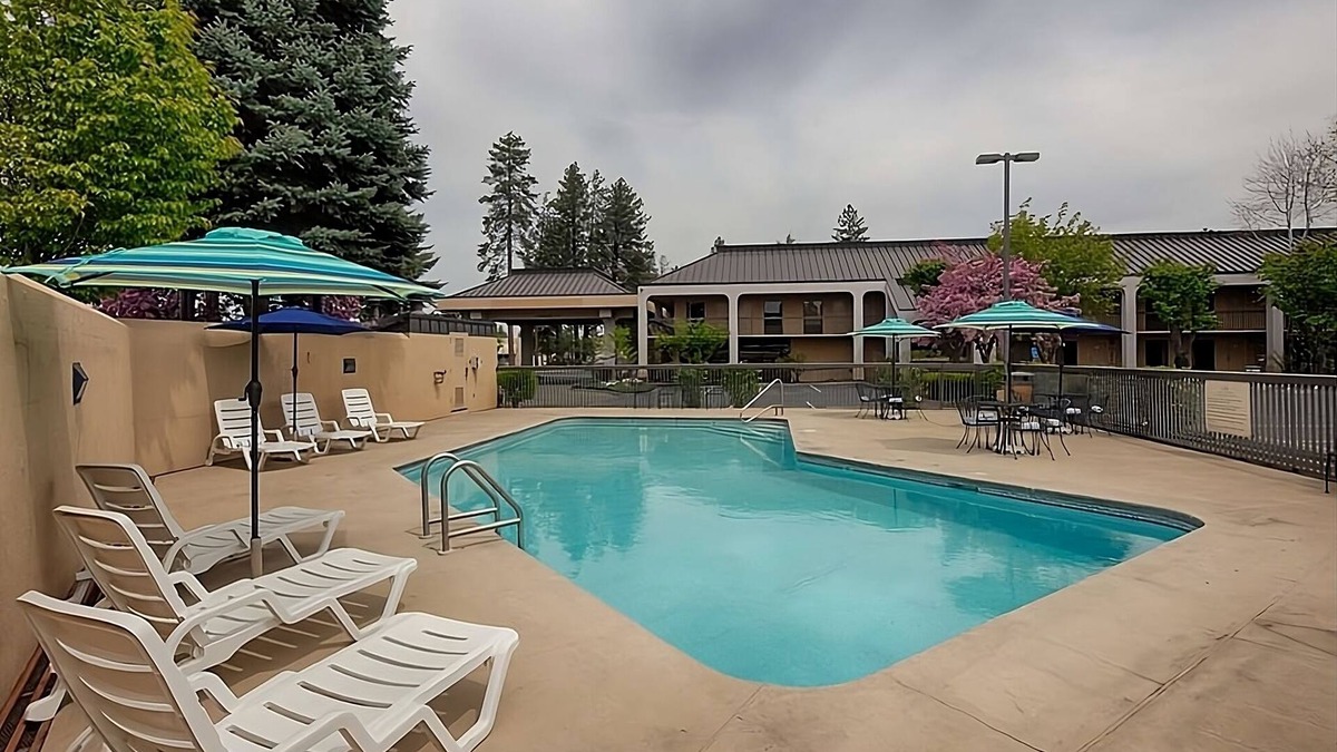 Orchard District Hotel | Comfort and Convenience! 2 Relaxing Units! Close to Bend Municipal Airport!