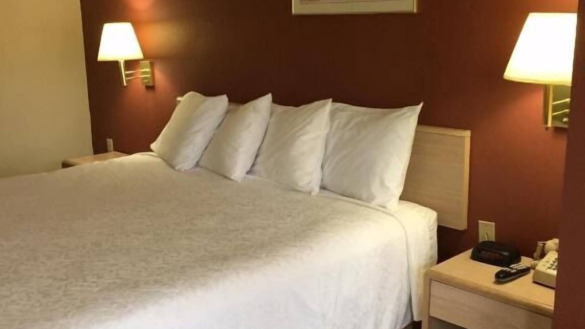 Cabot House | Comfort and Convenience! Free Breakfast & Parking, Minutes to Arkansas Museum