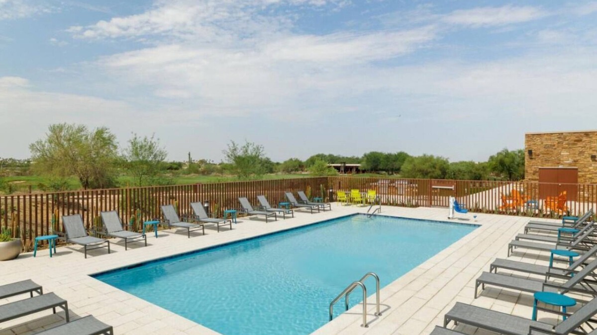 East Mesa Hotel | Comfort and Convenience! Pool, Free Breakfast, Free Parking, Pet-friendly!