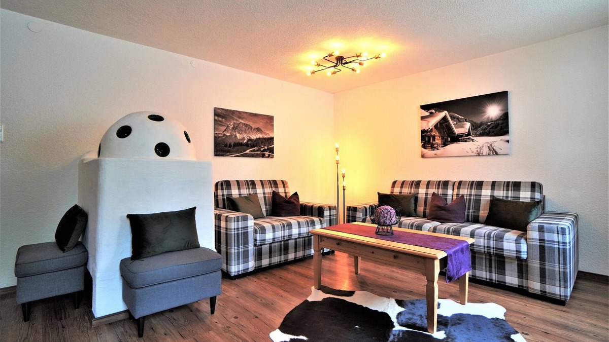 Ehrwald Apartment | Comfort apartment on the Zugspitze with a large garden and wonderful mountain views