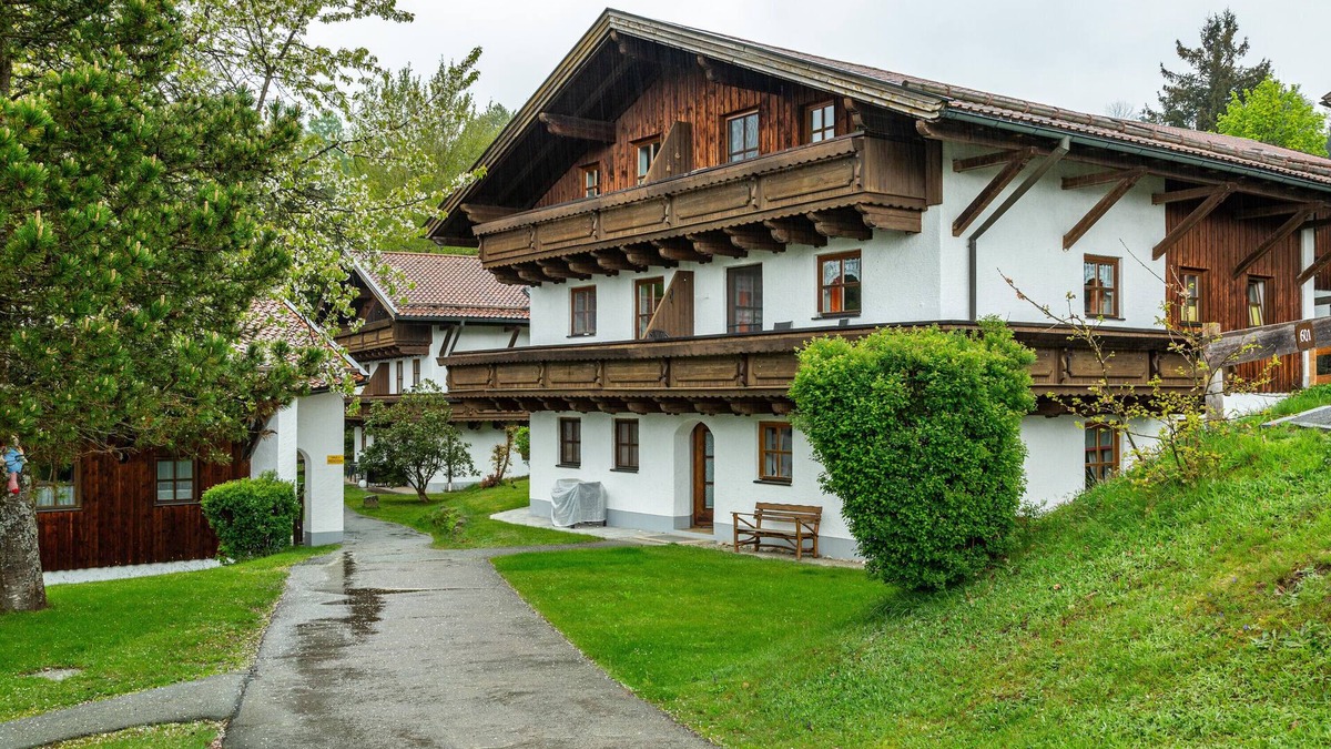 Hauzenberg Apartment | Comfort apartment with pool, sauna and Wi-Fi