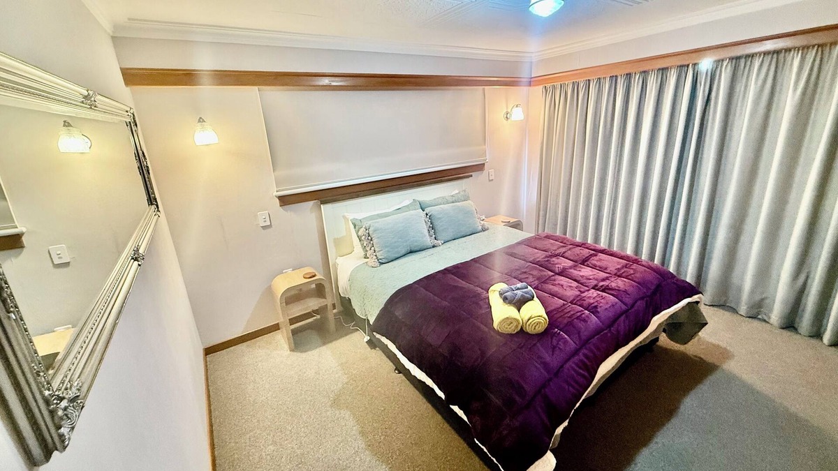 Invercargill City Centre House | Comfort at Stag Lodge Just Mins Walk to Queens Park & Down Town Invercargill