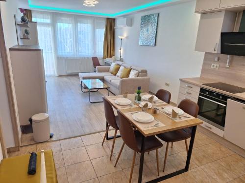 Sashalom Apartment | Comfort Budapest Apartment Romantic Balcony, FREE Parking