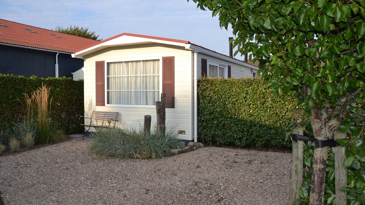 Groot Valkenisse Ski Chalet | Comfort chalet located directly on the beach in sunny Zeeland