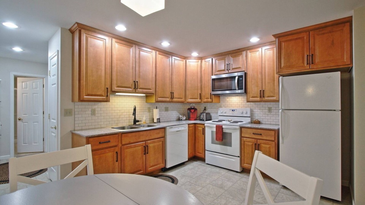 Hummelstown Apartment | Comfort, charm, and convenience, close to Hershey, reserved off street parking
