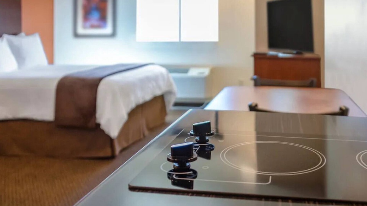 North Las Vegas Hotel | Comfort & Convenience: North Las Vegas Room with Kitchen! Near Cheyanne Square!
