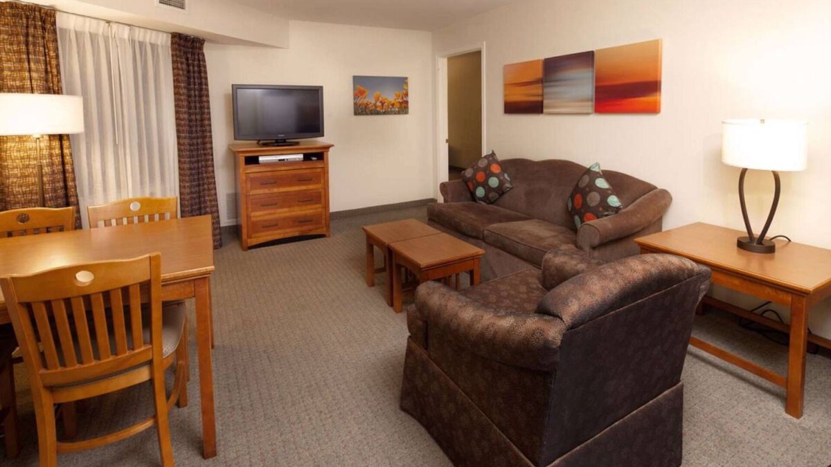 Las Colinas Resort | Comfort & Convenience! 2 Spaces w/Fully-equipped Kitchen, Parking & Pool!