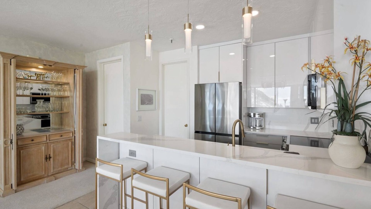 Salt Lake Mountain Resorts Condo | Comfort, Convenience, and Modern Amenities at this Ski in/Ski Out Condominium