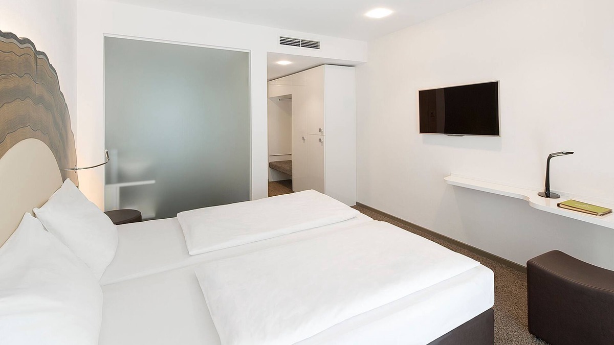 Emmendingen House | Comfort Double Room with Balcony - TAOme - Feng Shui Stadhotel Breisgau