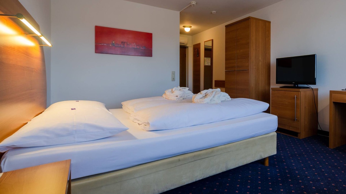 Strick Apartment | Comfort double room facing the side street