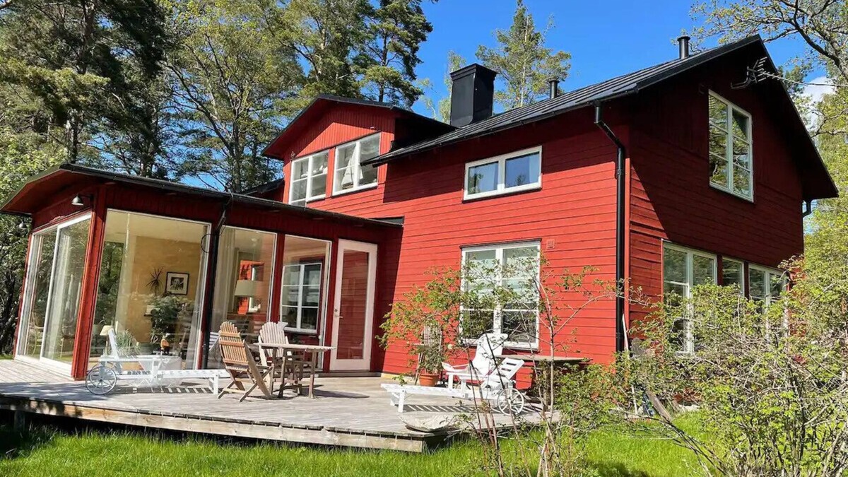 Varmdo House | Comfort holiday home with sea views near Stockholm