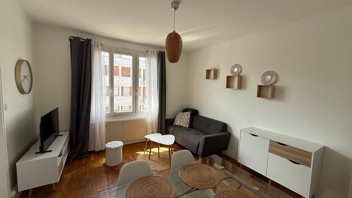 Montmuzard Apartment | Comfort in the Heart of Dijon