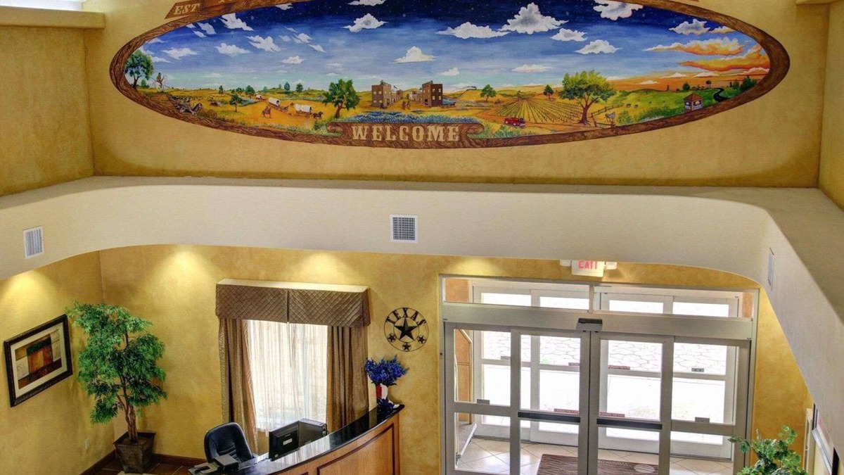 Alvarado Hotel | Comfort Inn And Suites Alvarado