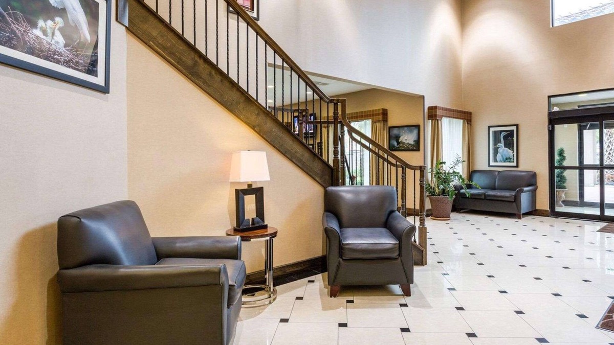 Winnie Hotel | Comfort Inn And Suites Winnie