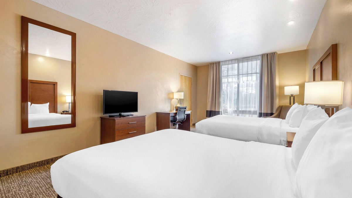 St. George Hotel | Comfort Inn at Convention Center
