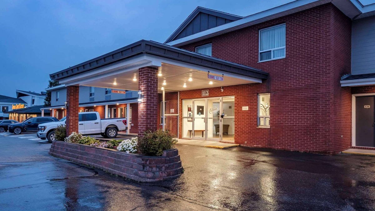 Gander Hotel | Comfort Inn