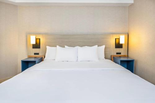 Laval Hotel | Comfort Inn