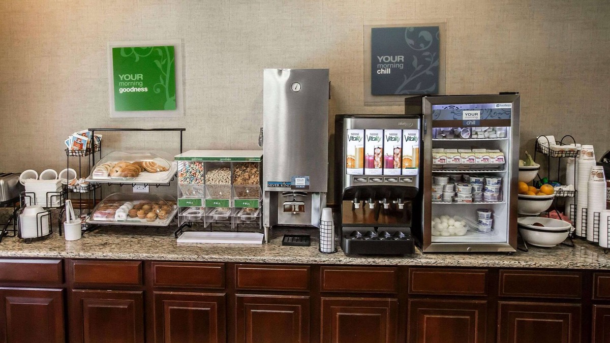 Village of Lakewood Hotel | Comfort Inn Crystal Lake - Algonquin