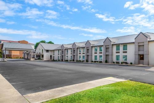 Southern Estates Hotel | Comfort Inn Petersburg Near Fort Gregg-Adams