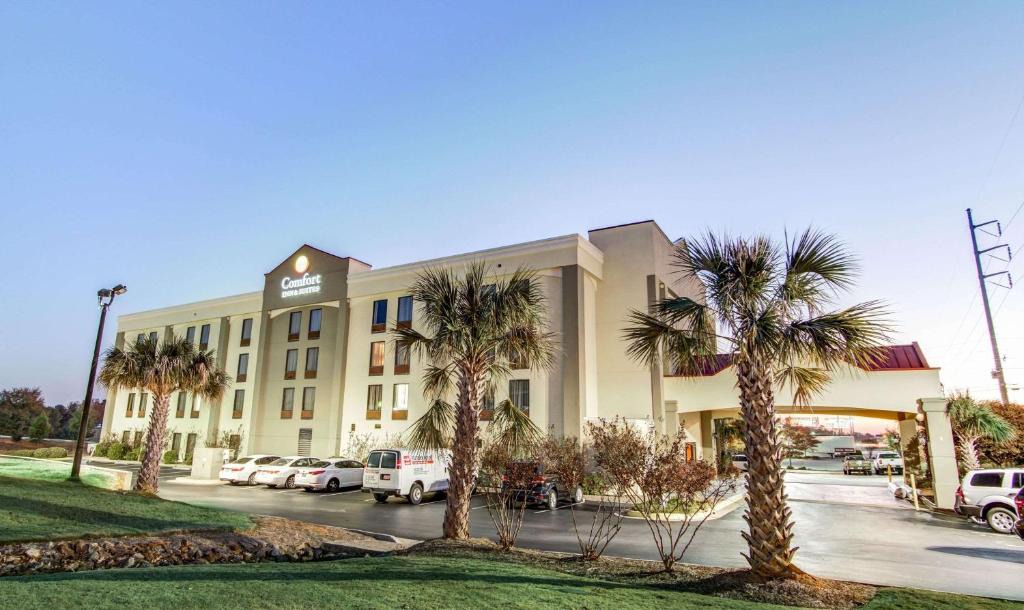 Athens Hotel | Comfort Inn & Suites Athens North