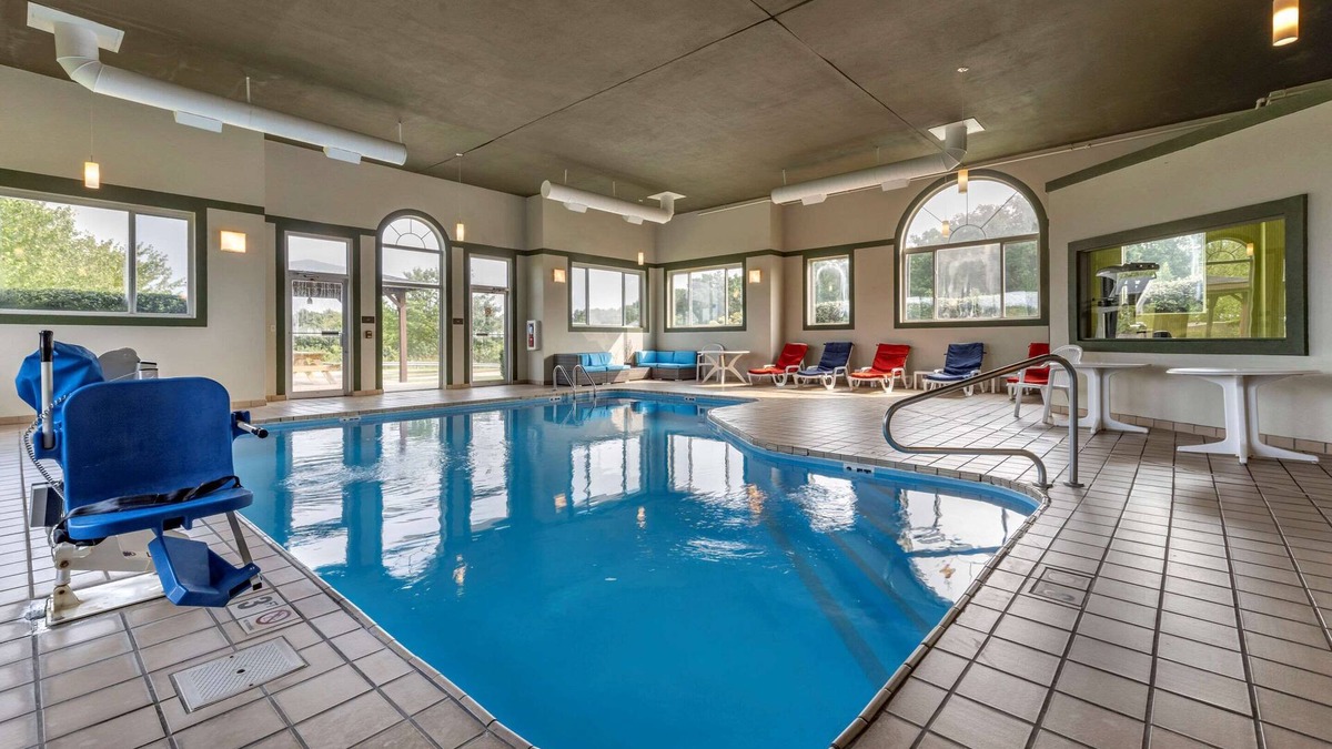 Butler Hotel | Comfort Inn & Suites Butler