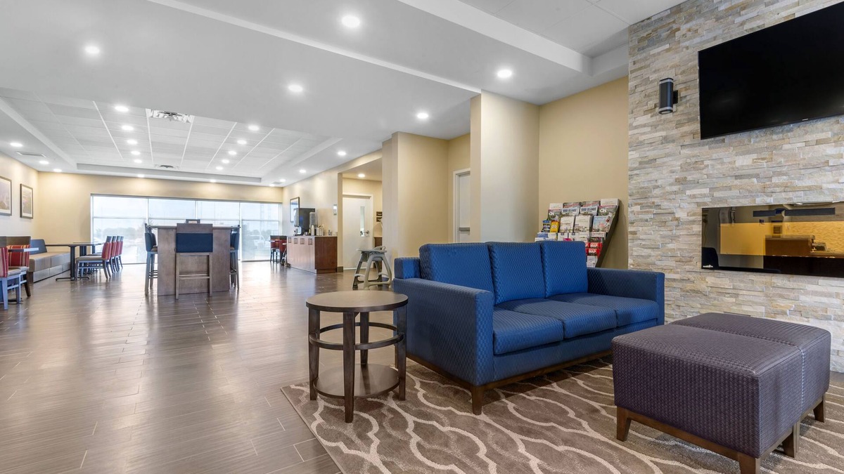 Bowmanville Hotel | Comfort Inn & Suites