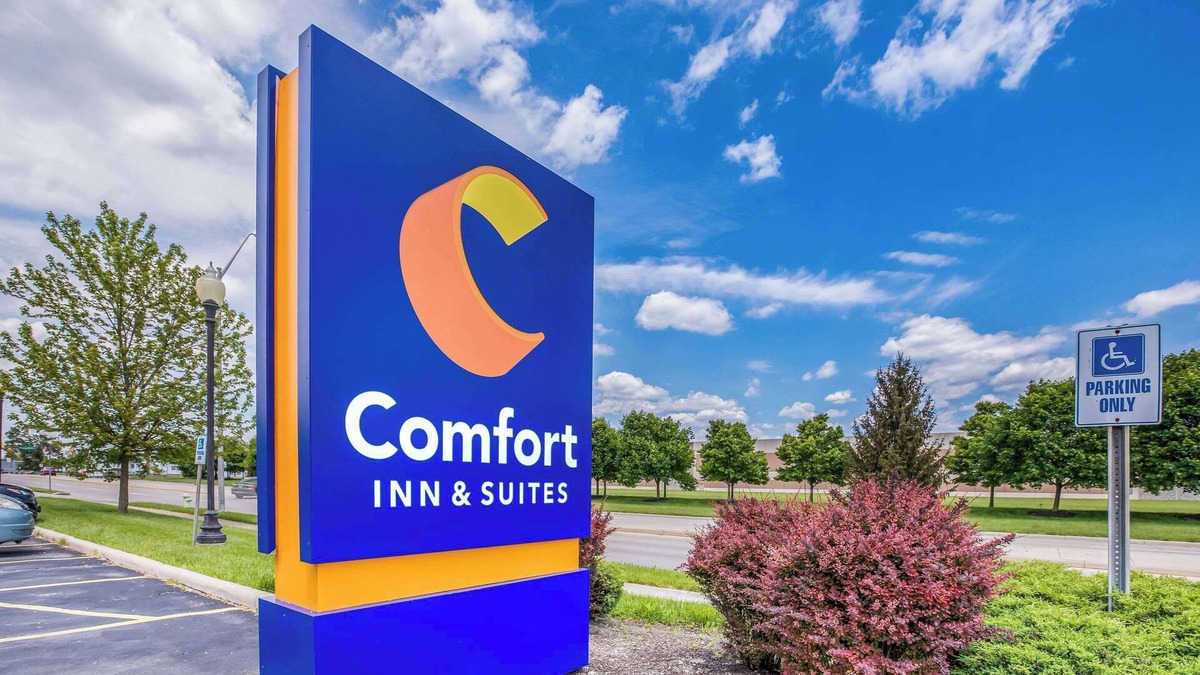 Fairborn Hotel | Comfort Inn & Suites Fairborn near Wright Patterson AFB