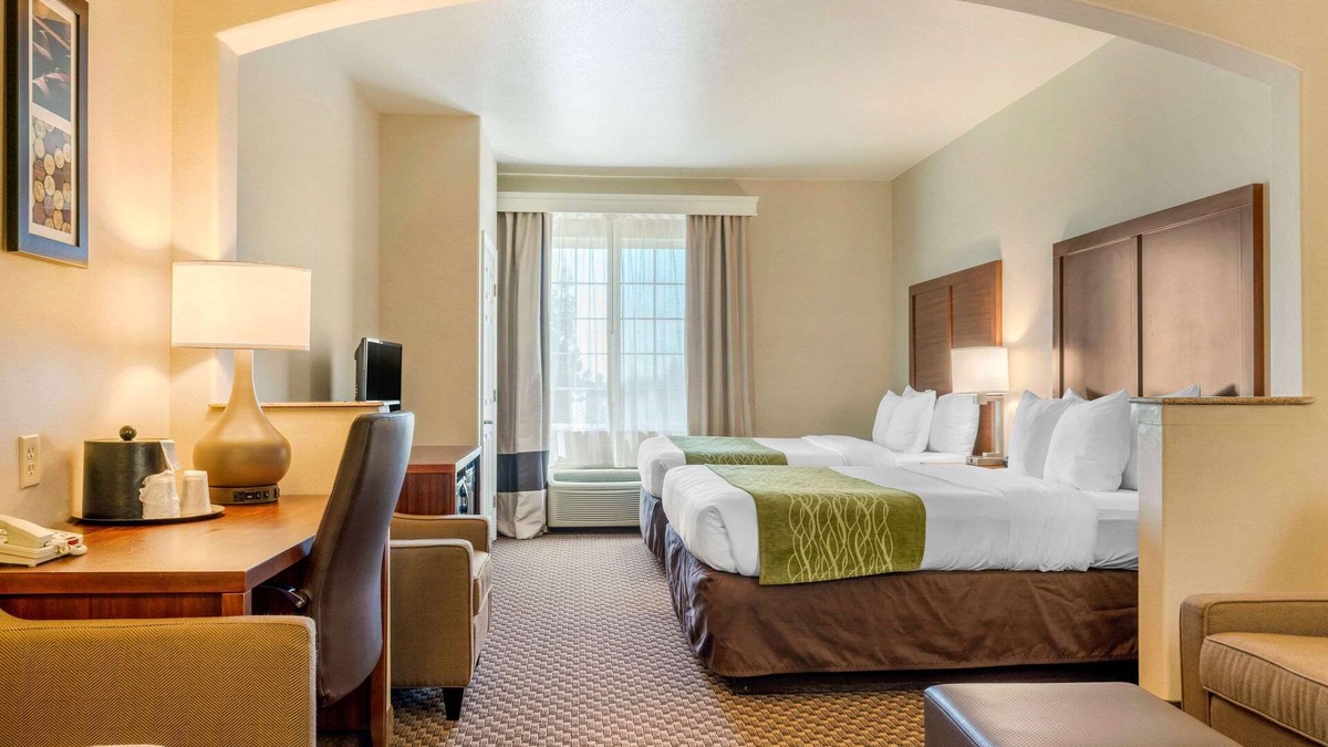 Galt Hotel | Comfort Inn & Suites Galt - Lodi North