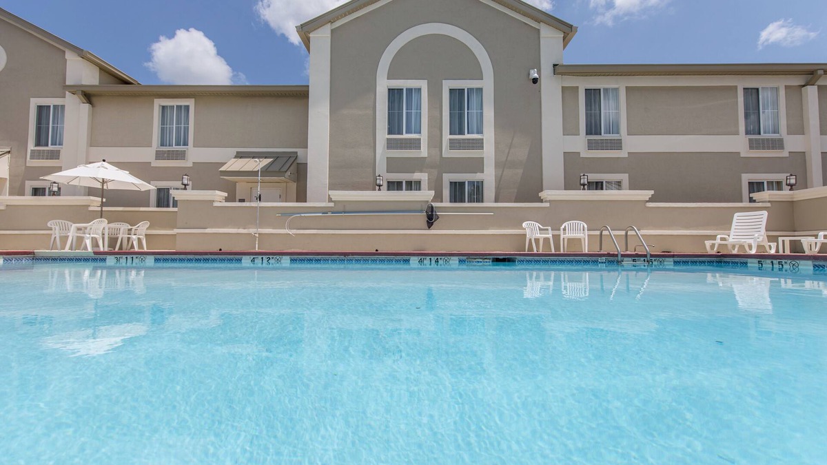 Greenwood Hotel | Comfort Inn & Suites Greenwood near University