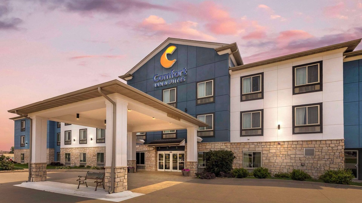 Grinnell Hotel | Comfort Inn & Suites Grinnell near I-80