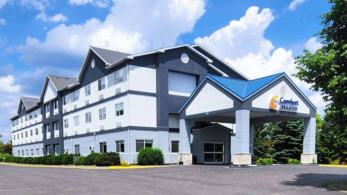 Bayberry Hotel | Comfort Inn & Suites Liverpool - Syracuse