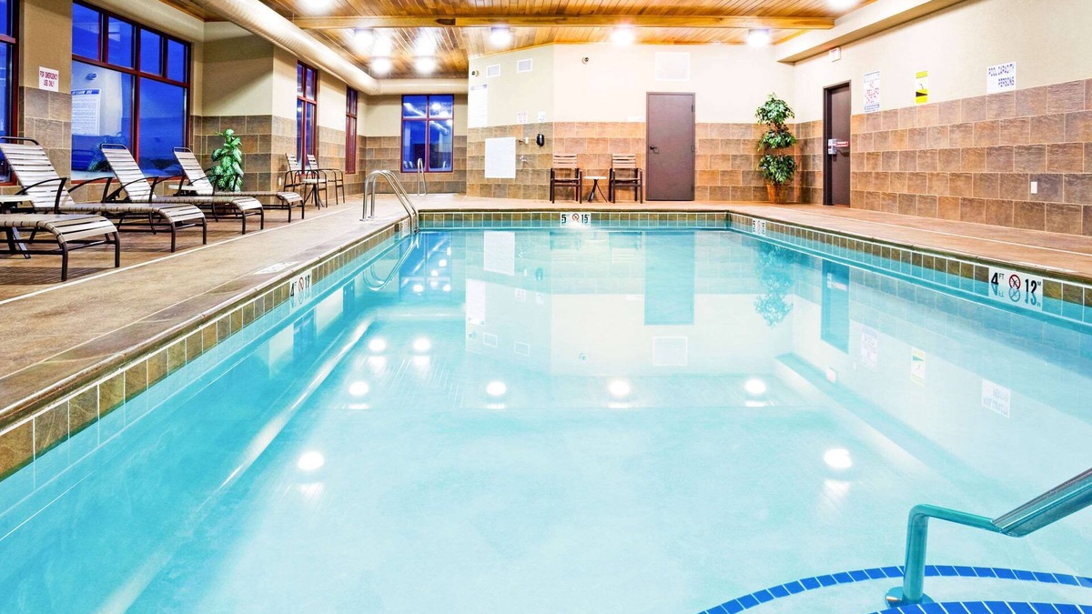 Virginia Hotel | Comfort Inn & Suites Mountain Iron and Virginia