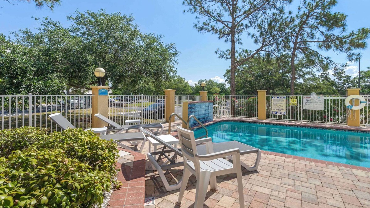 St. Petersburg - Clearwater Hotel | Comfort Inn & Suites Northeast - Gateway
