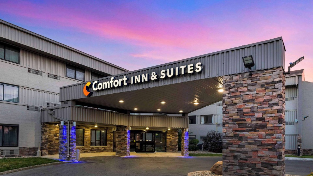 Indianapolis Hotel | Comfort Inn & Suites North at the Pyramids