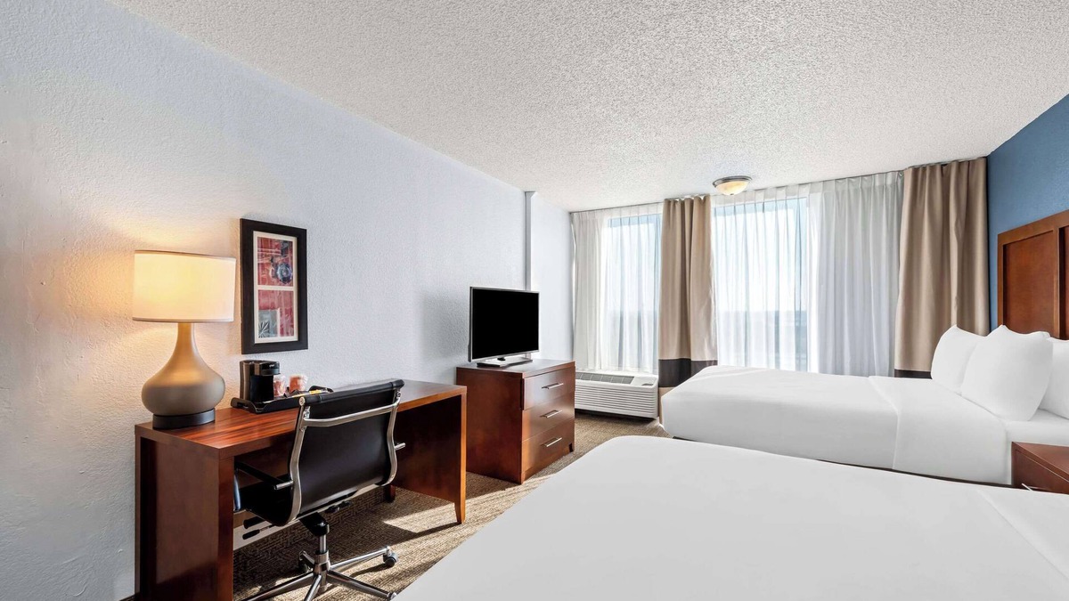 South Central Omaha Hotel | Comfort Inn & Suites Omaha Central