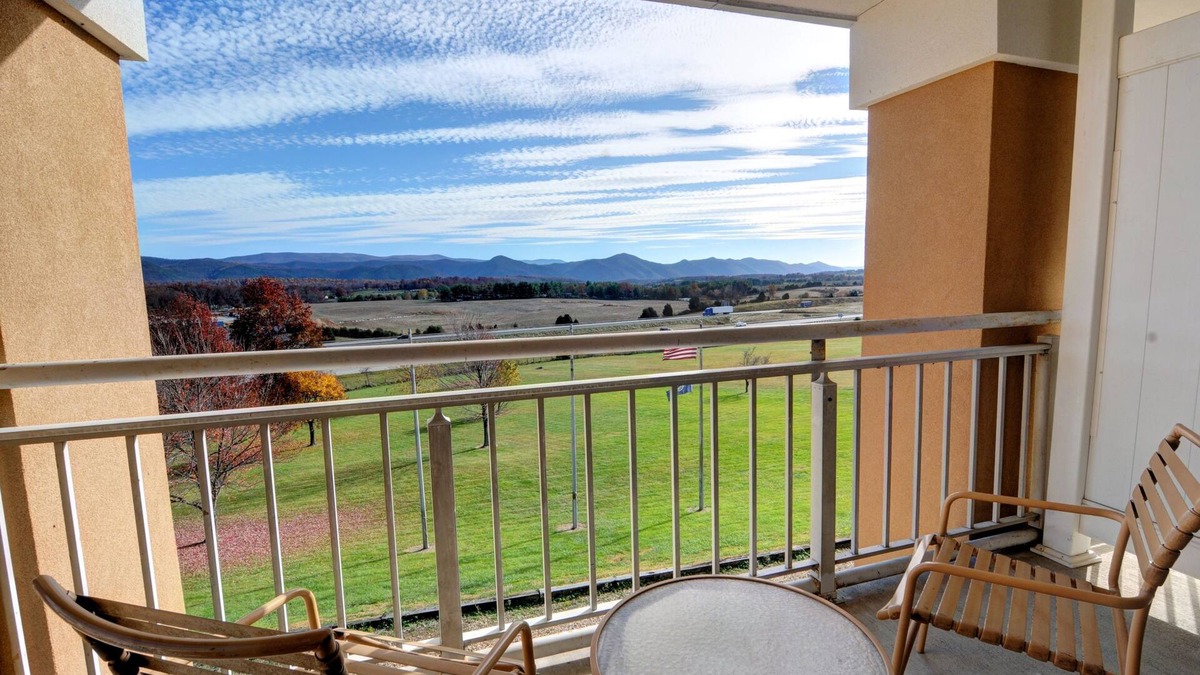 Raphine Hotel | Comfort Inn & Suites Raphine - Lexington near I-81 and I-64